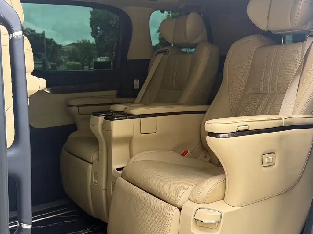 Toyota Alphard 2021 — фото 7