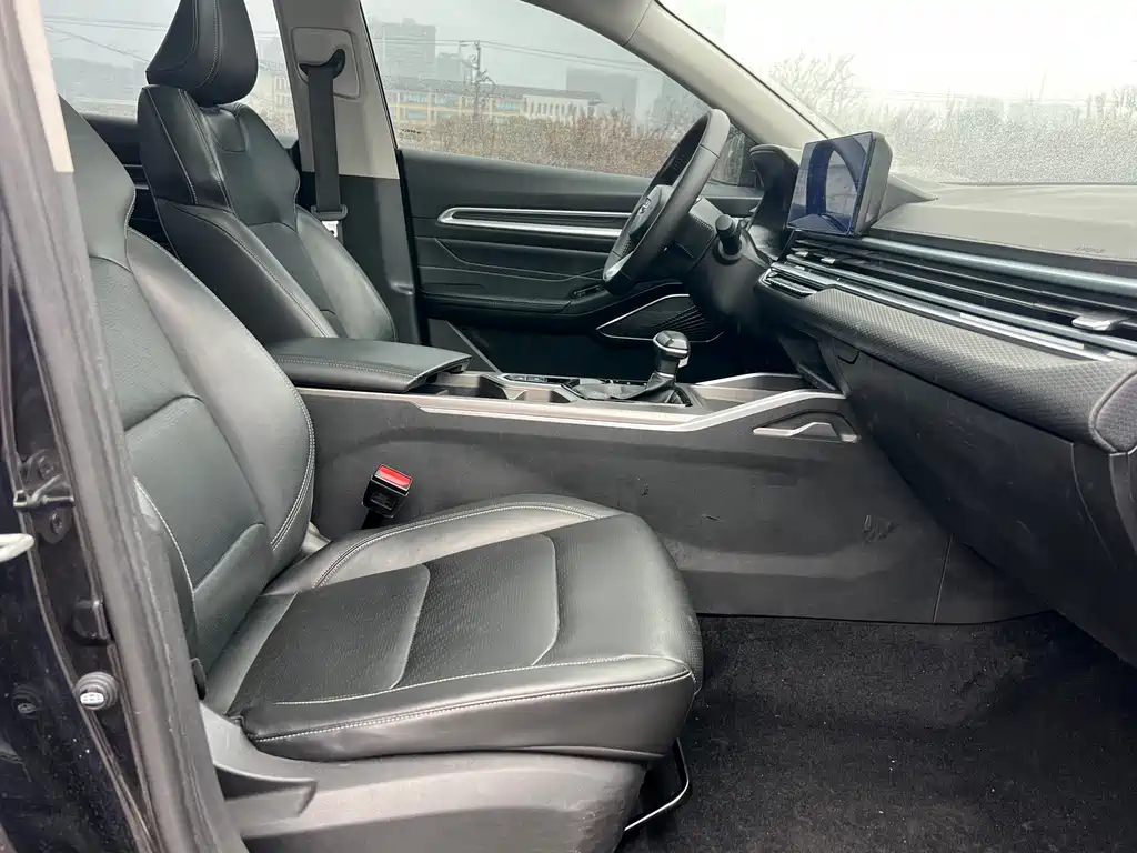 Geely Emgrand 2022
