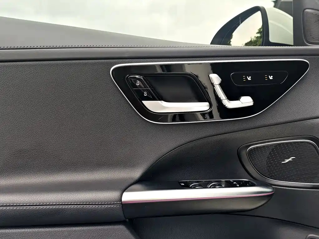 Mercedes-Benz C-Class 2025 — фото 16