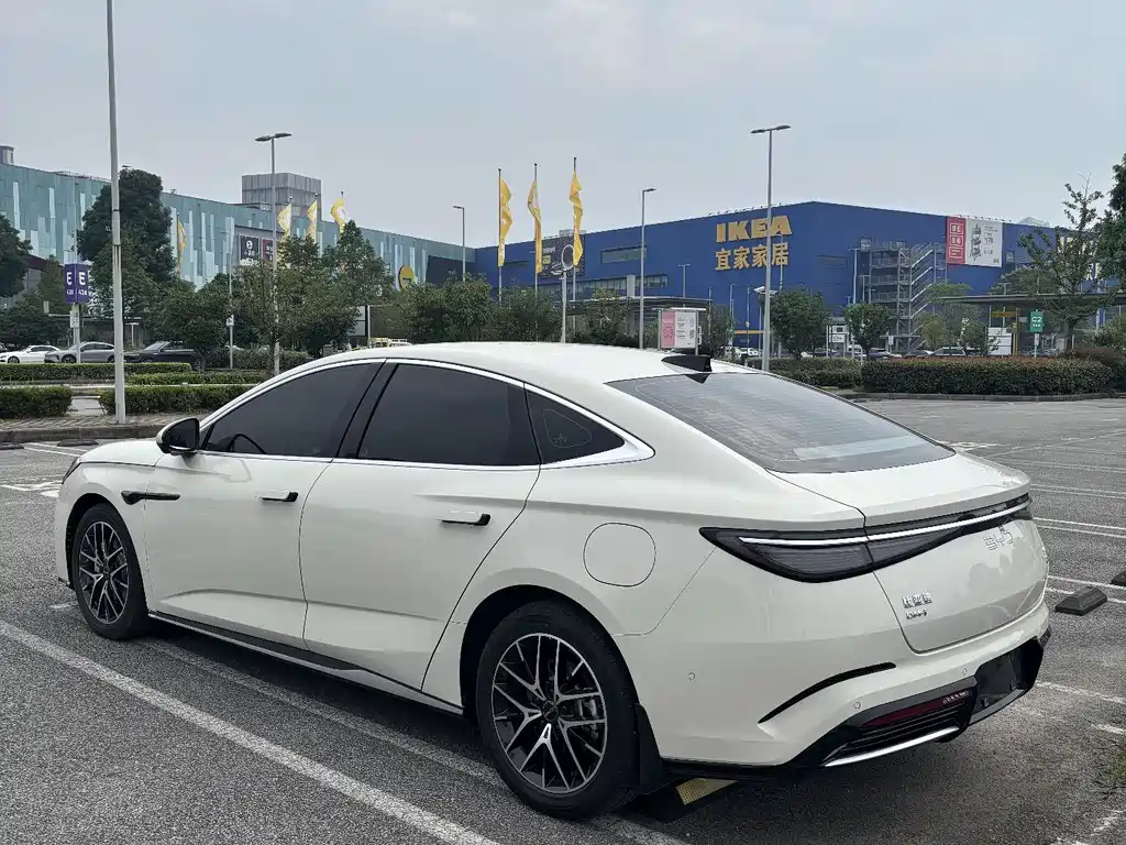 BYD Seal 07 DM-i 2025 — фото 13