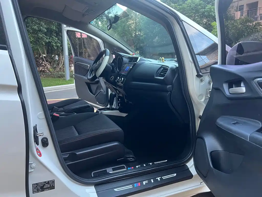 Honda Fit 2018 — фото 10