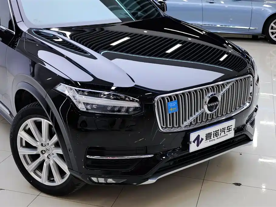 Volvo XC90 2018 — фото 11