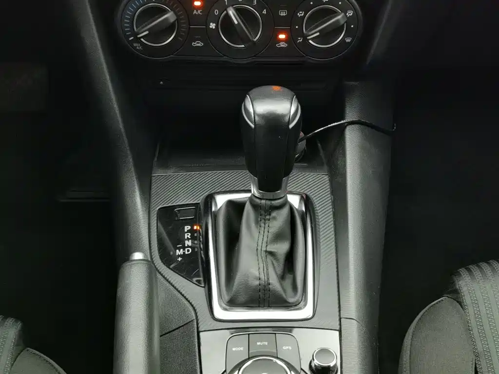 Mazda 3 Axela 2015 — фото 13