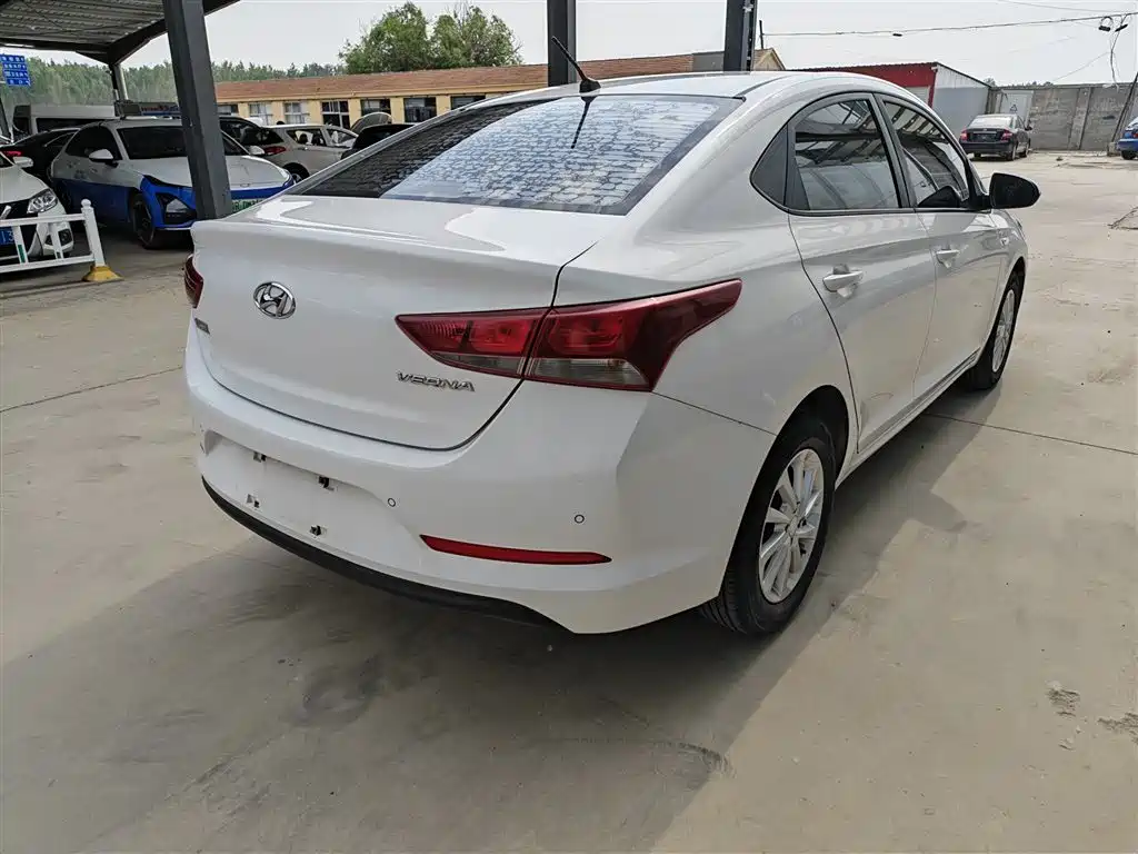 Hyundai Verna 2018 — фото 13
