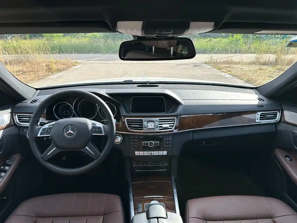 Mercedes-Benz E-Class 2015 — фото 10