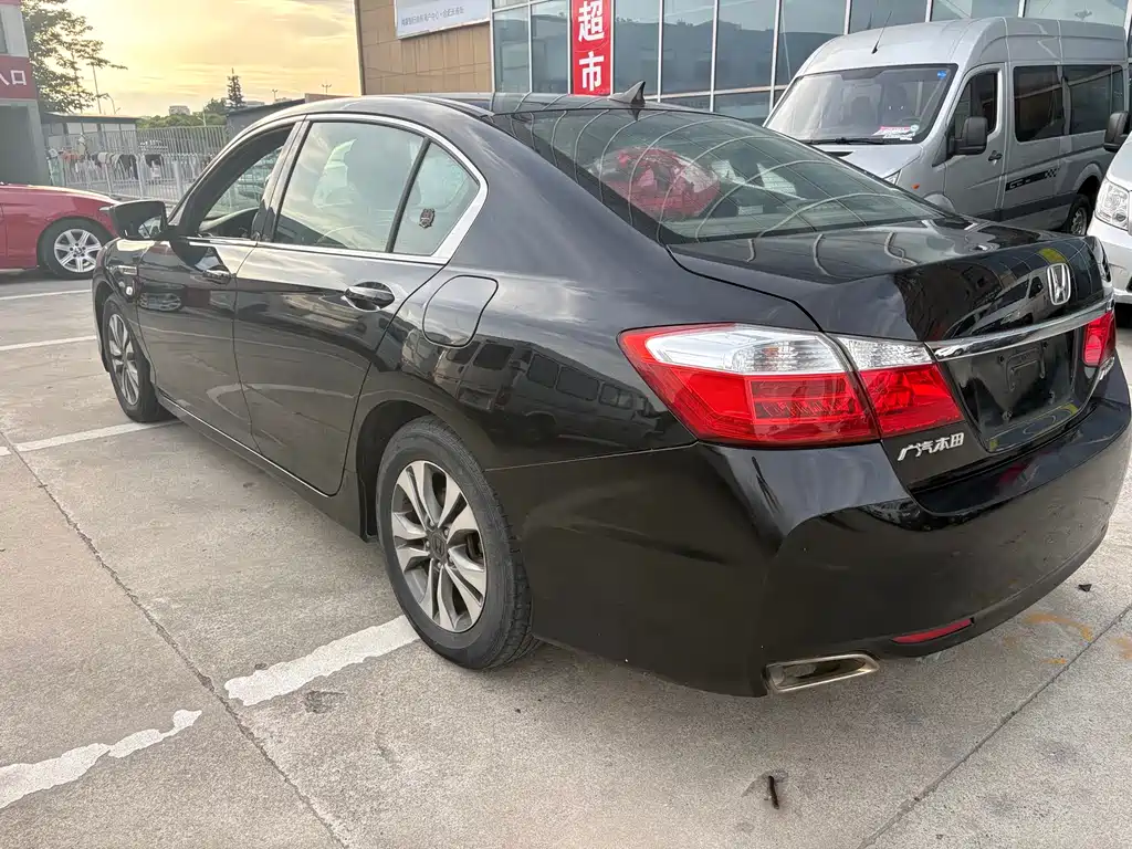 Honda Accord 2015 — фото 9