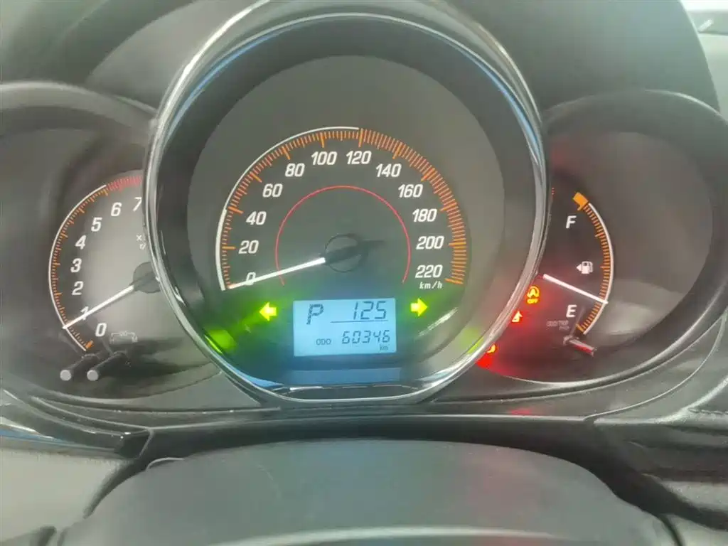 Toyota Yaris L 2020 — фото 12
