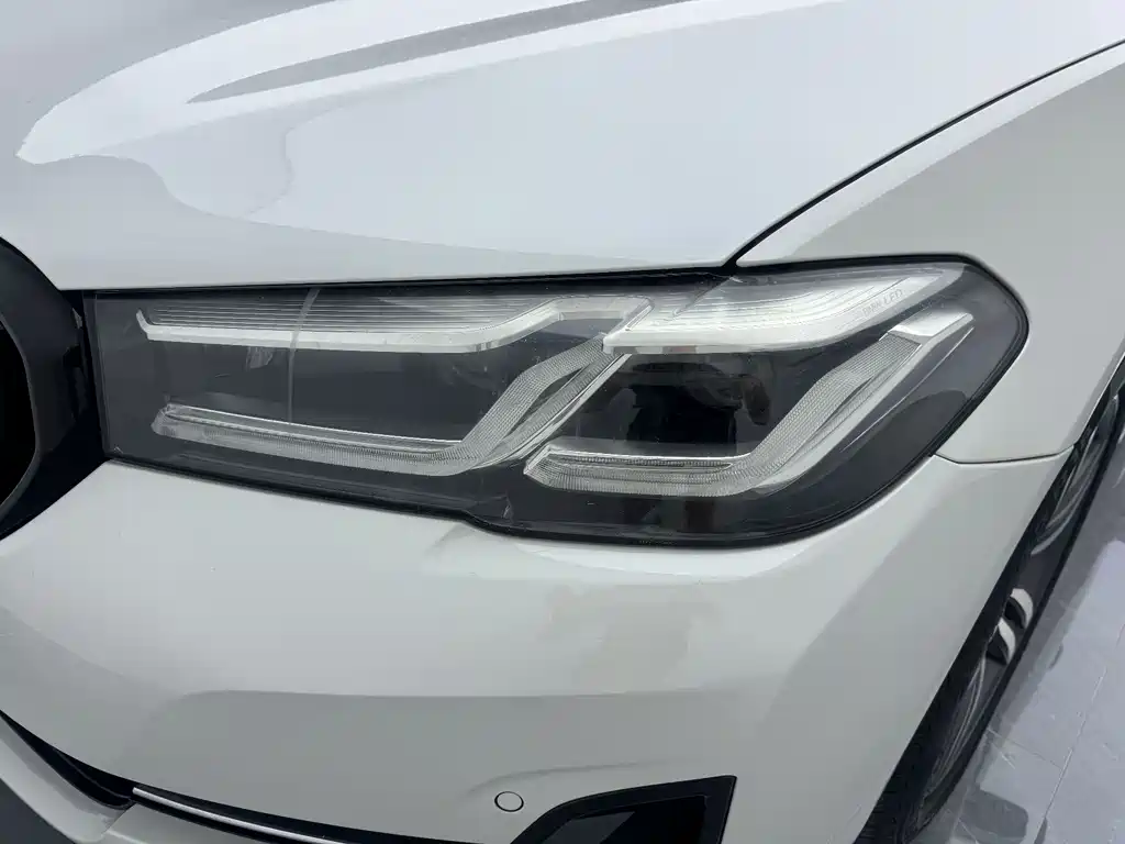 BMW 5 Series 2021 — фото 14