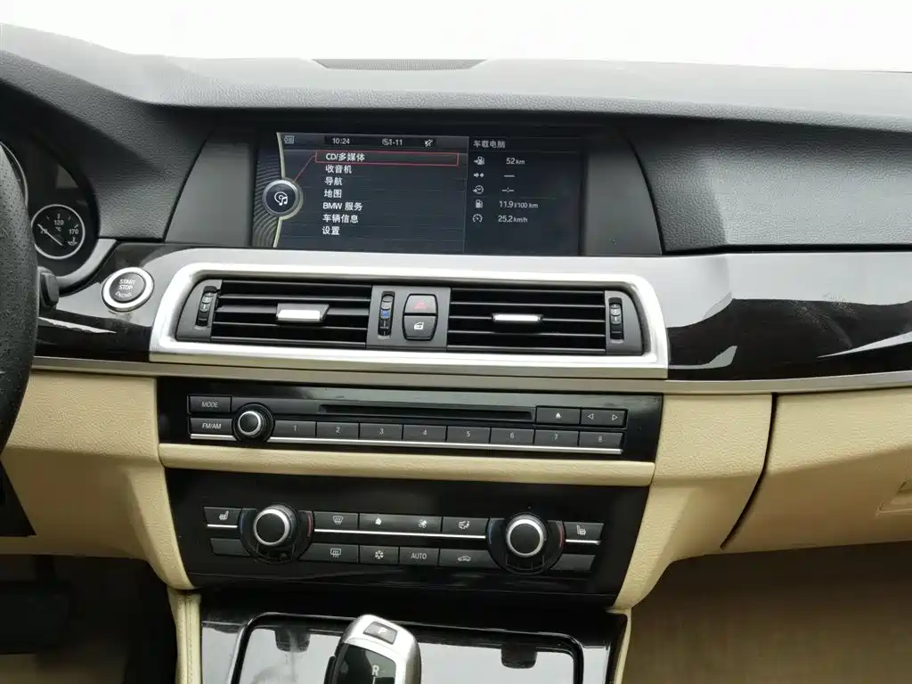 BMW 5 Series 2011 — фото 12