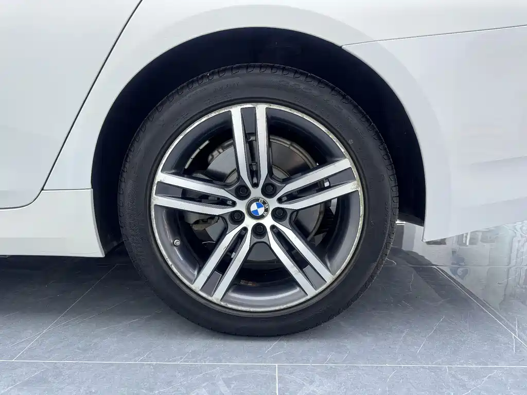 BMW 5 Series 2021 — фото 16