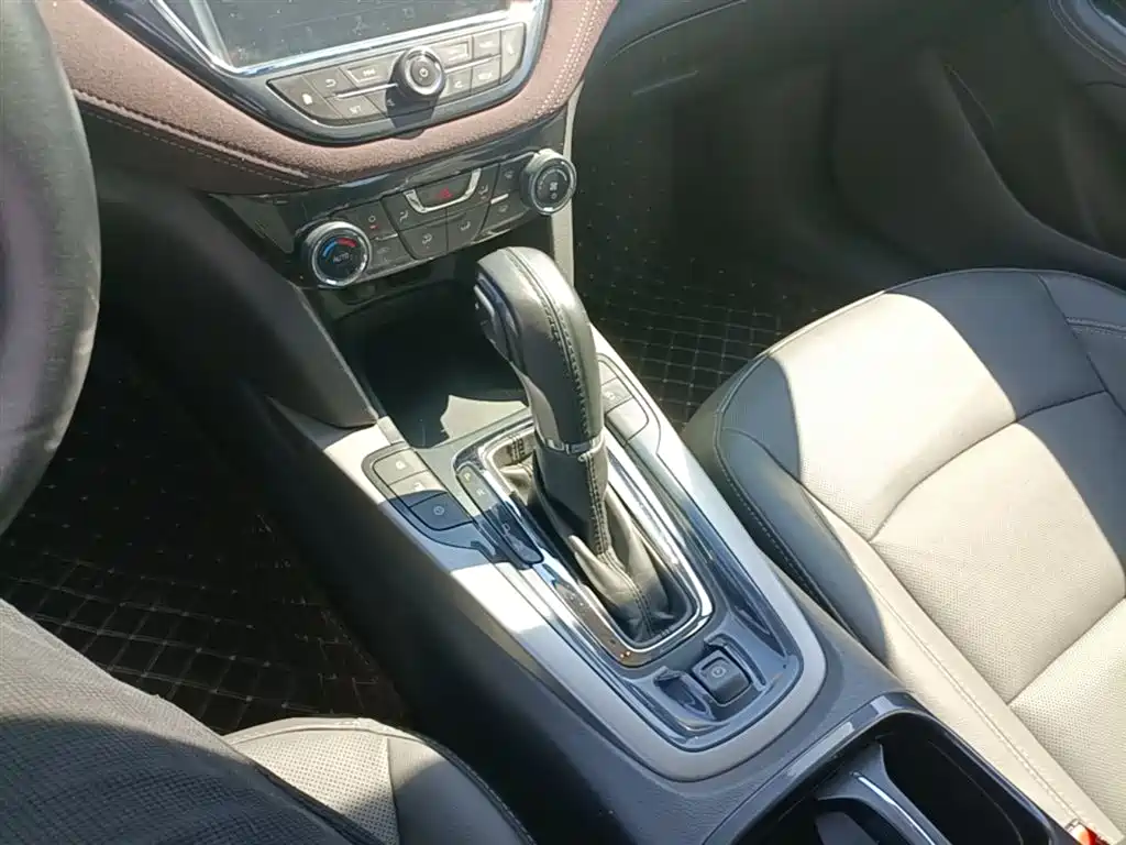 Chevrolet Malibu 2018 — фото 14