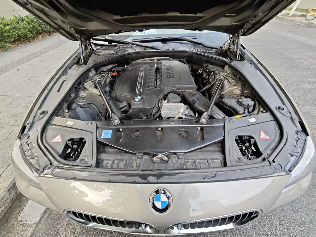BMW 5 Series 2010 — фото 17