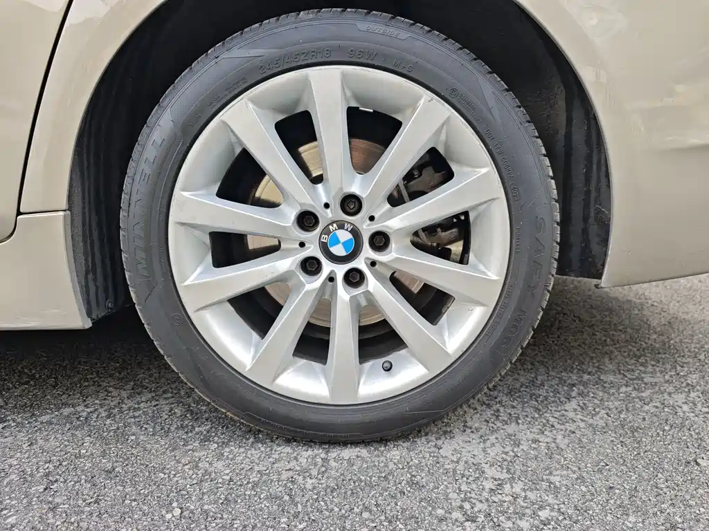 BMW 5 Series 2010 — фото 26