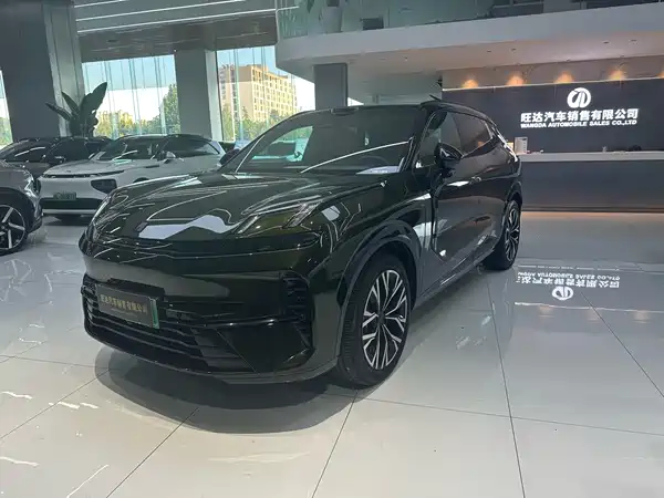 Lynk & Co 08 EM-P 2025