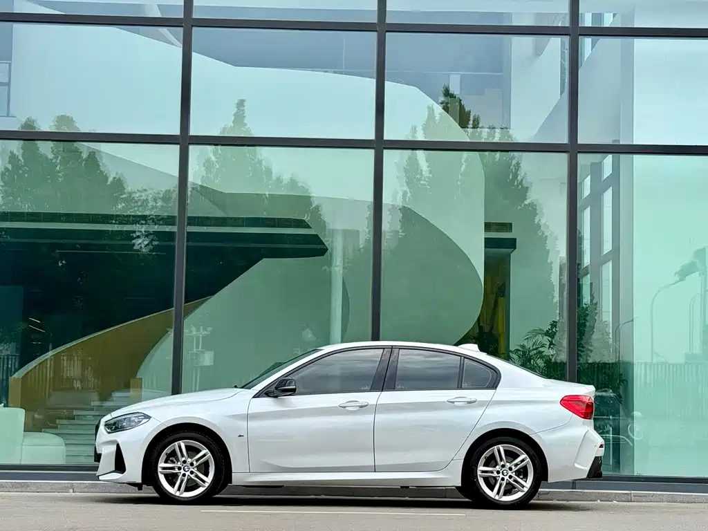 BMW 1 Series 2020 — фото 2