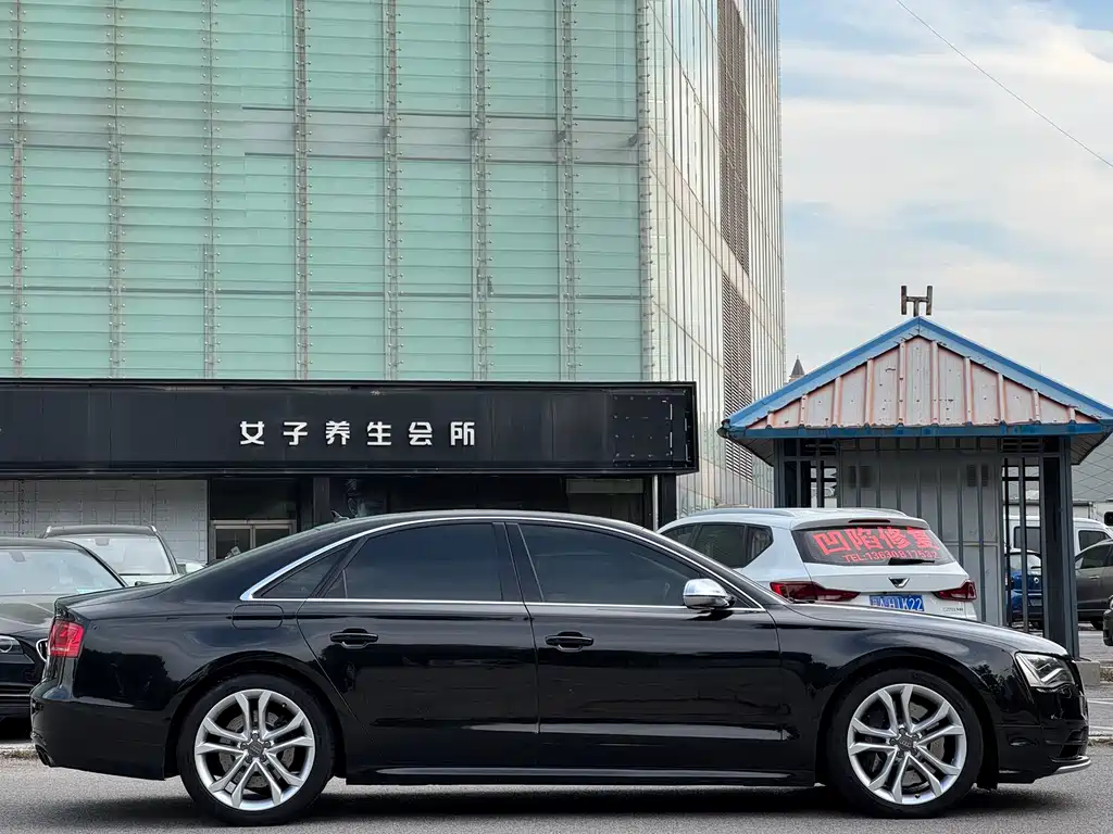 Audi S8 2014 — фото 3