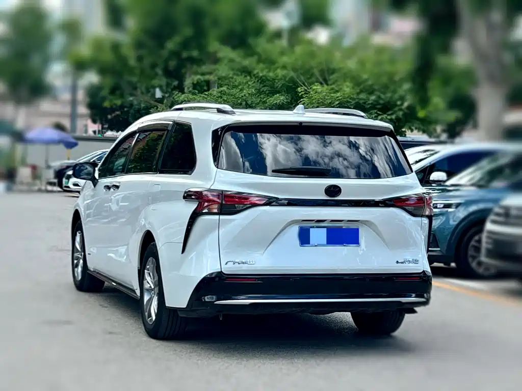 Toyota Sienna 2025