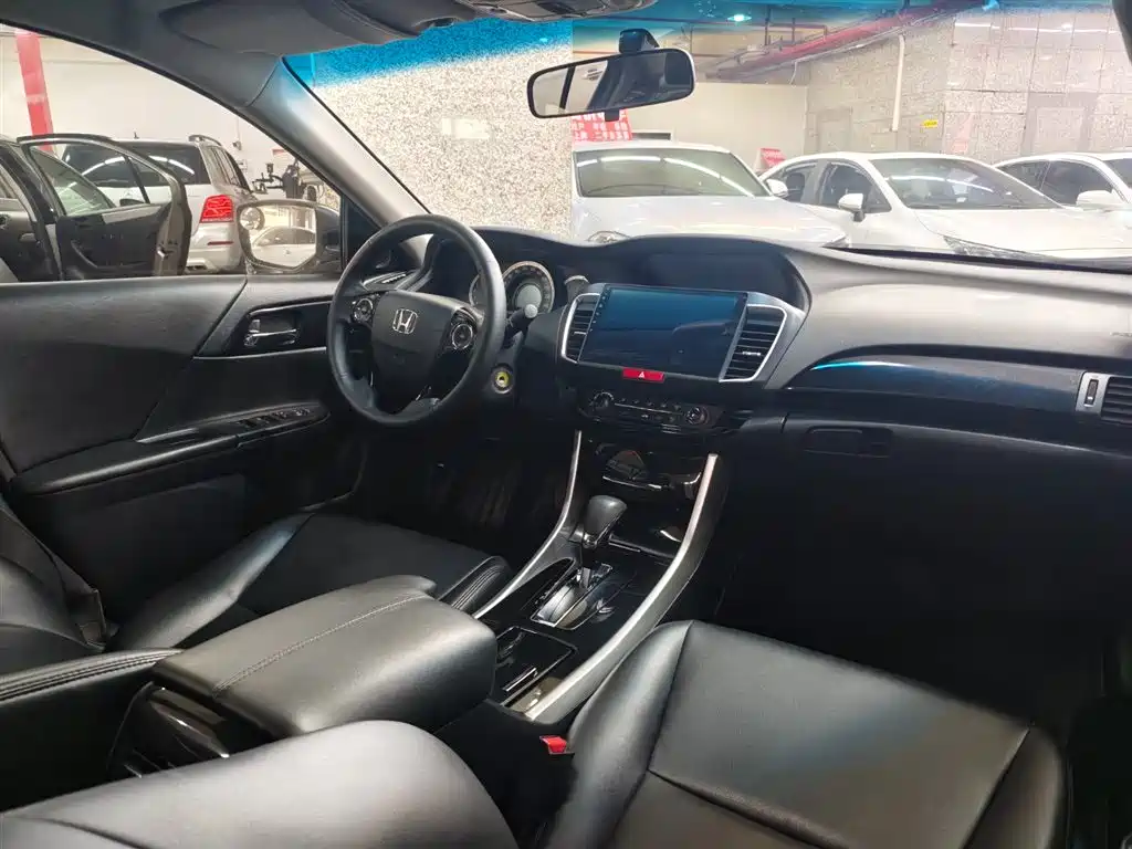 Honda Accord 2018 — фото 14