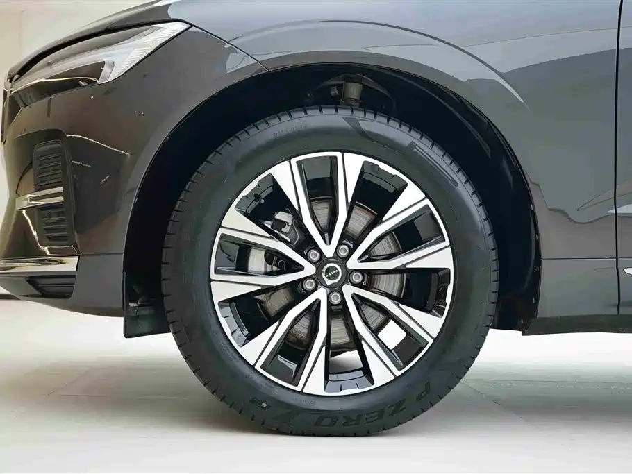 Volvo XC60 2022 — фото 15