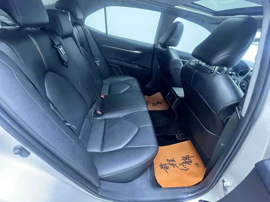 Toyota Camry 2020 — фото 19