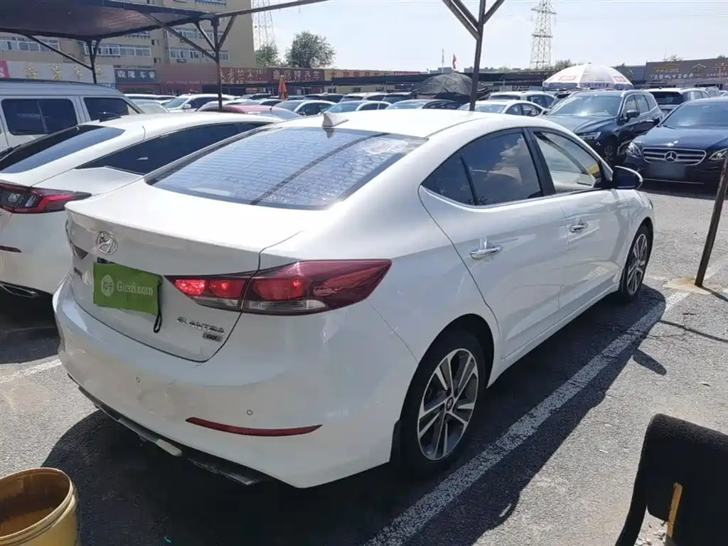 Hyundai Elantra 2018 — фото 7