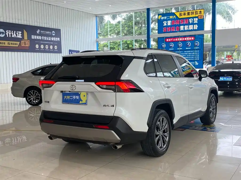 Toyota RAV4 2023 — фото 14