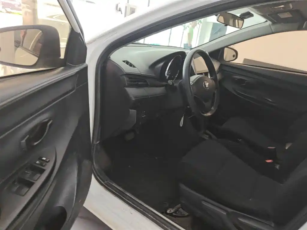 Toyota Yaris L 2016 — фото 16