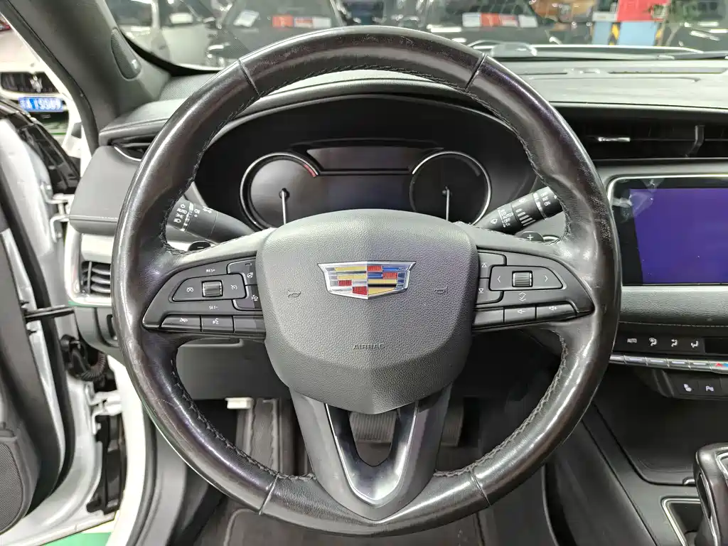 Cadillac XT4 2019 — фото 10