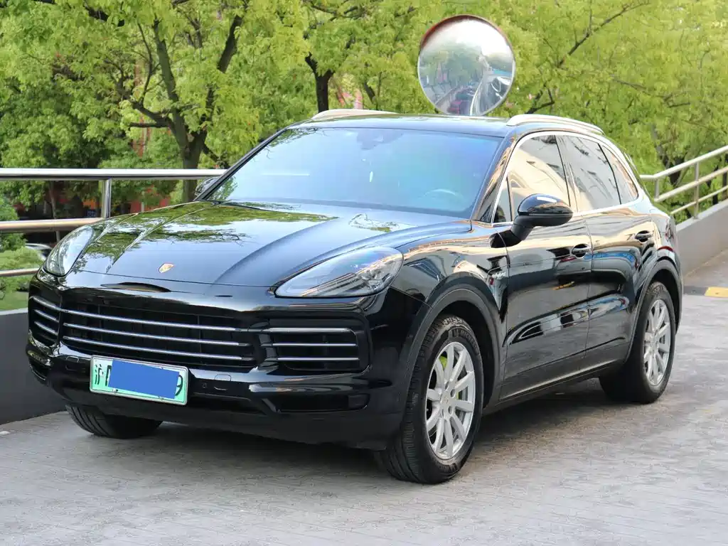 Porsche Cayenne Hybrid 2021 — фото 1