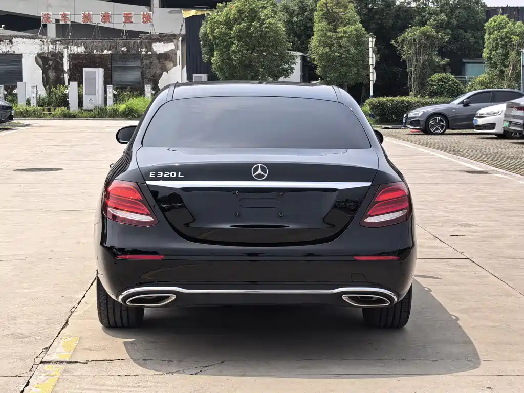 Mercedes-Benz E-Class 2017 — фото 12