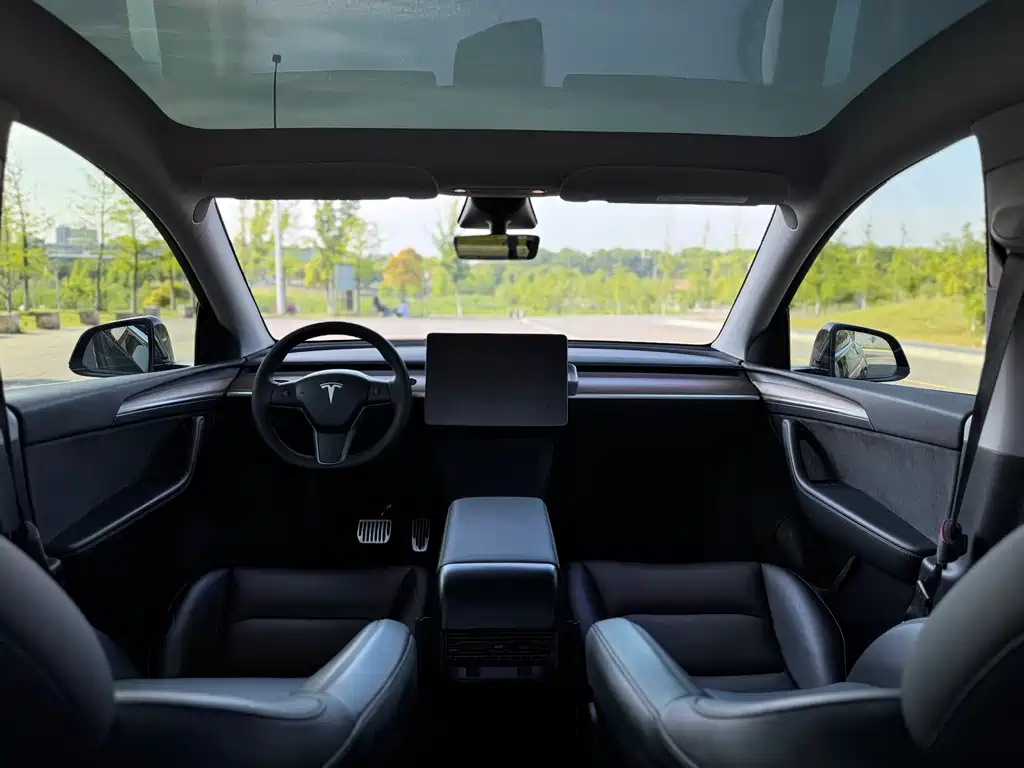 Tesla Model Y 2023 — фото 12