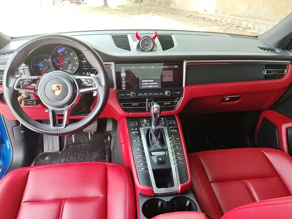 Porsche Macan 2020 — фото 10