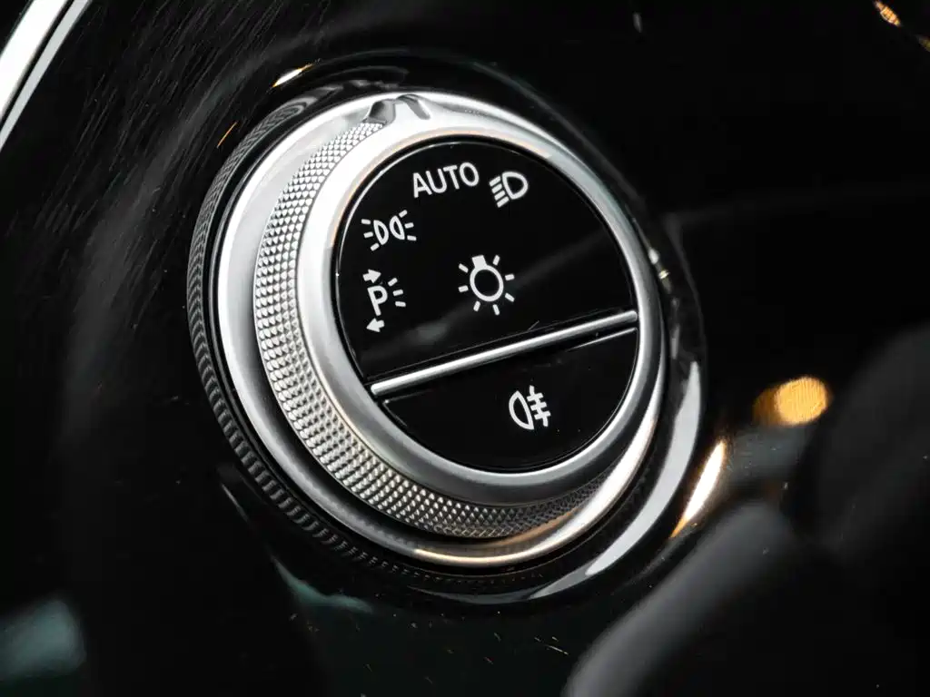 Mercedes-Benz E-Class 2025 — фото 15