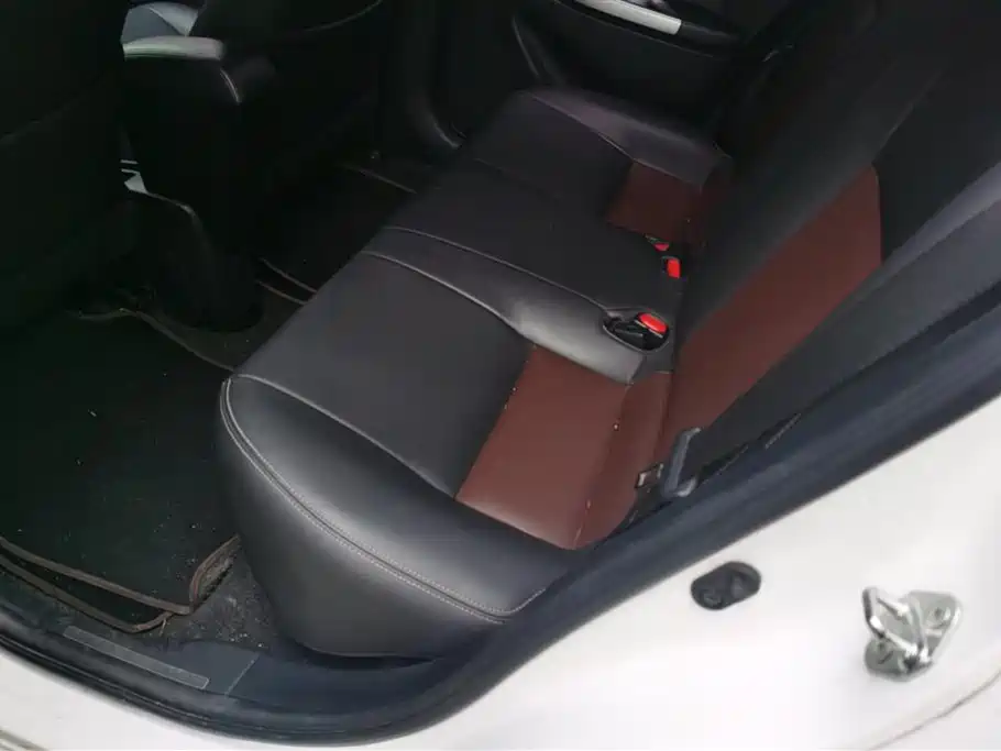 Toyota Yaris L 2016 — фото 11