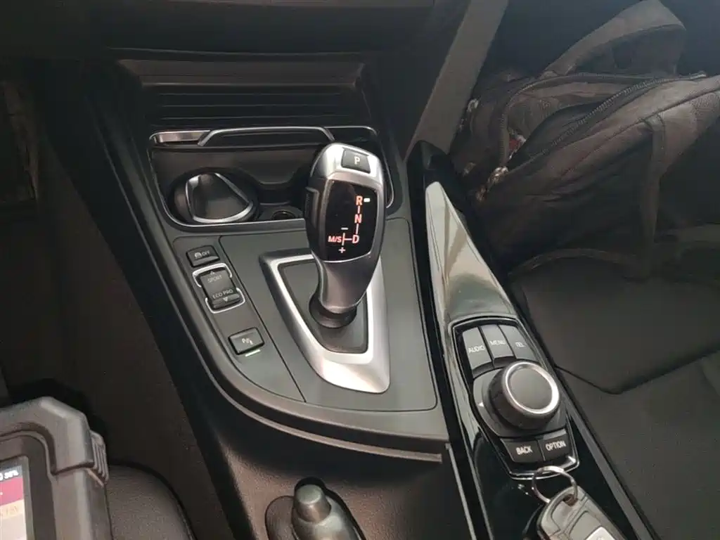 BMW 3 Series 2017 — фото 14