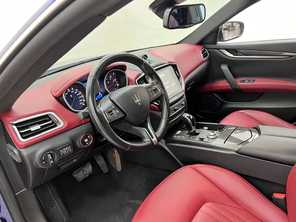 Maserati Ghibli 2017 — фото 10