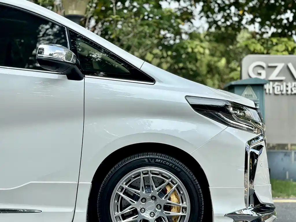 Toyota Alphard 2017 — фото 12