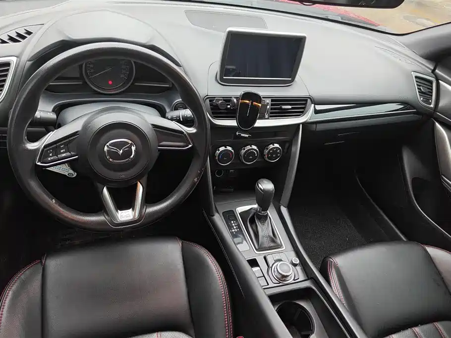 Mazda CX-4 2018 — фото 12