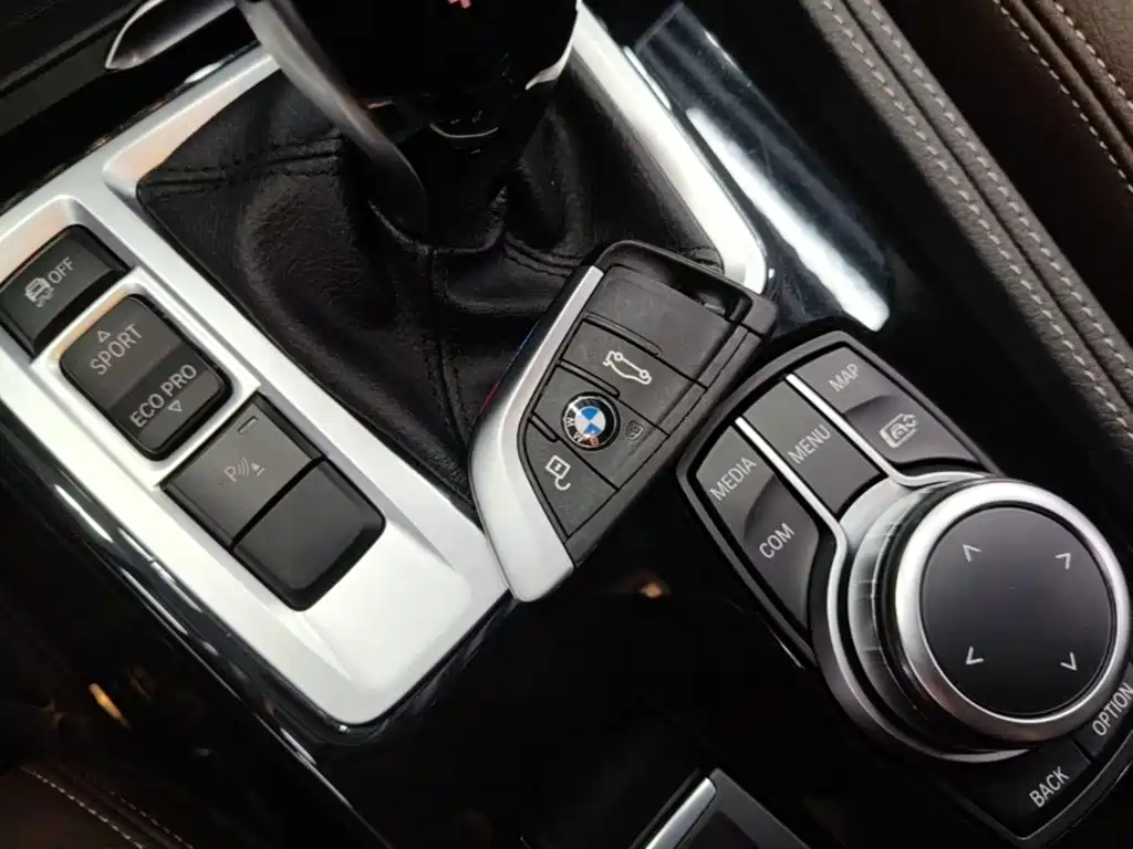 BMW 1 Series 2023 — фото 9