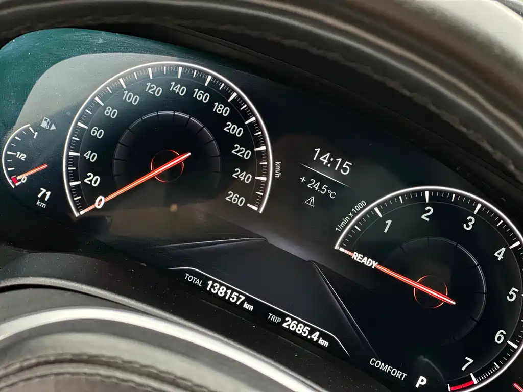 BMW 5 Series 2019 — фото 16