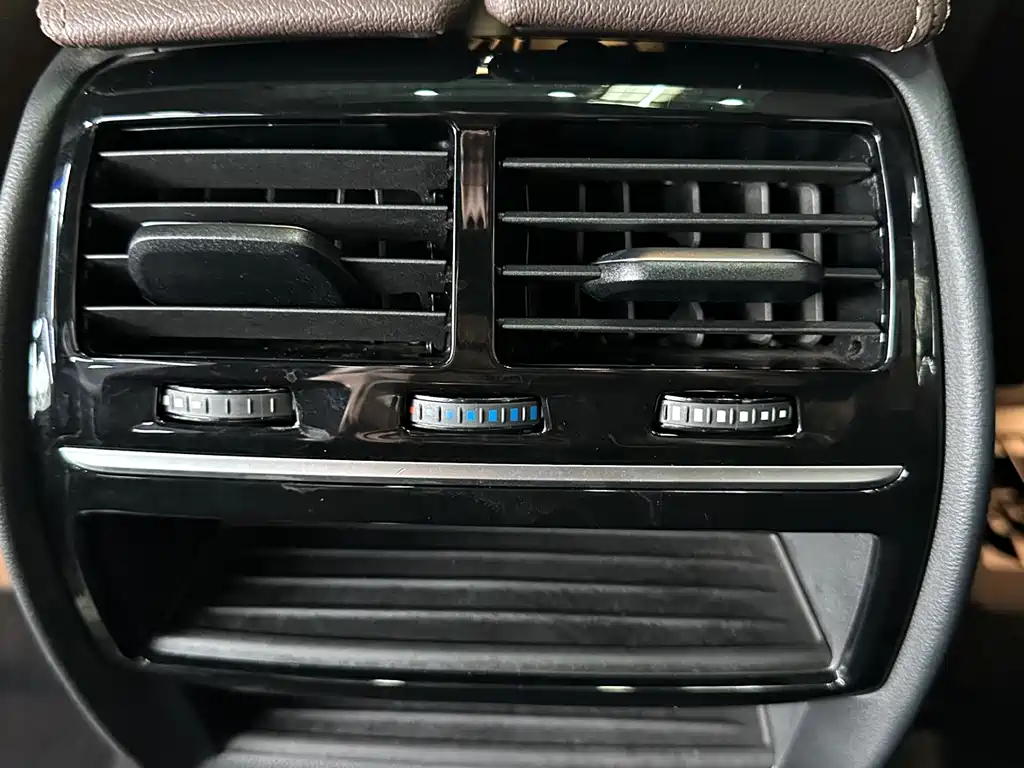 BMW 5 Series 2019 — фото 15