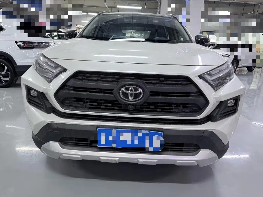 Toyota RAV4 2023 — фото 2