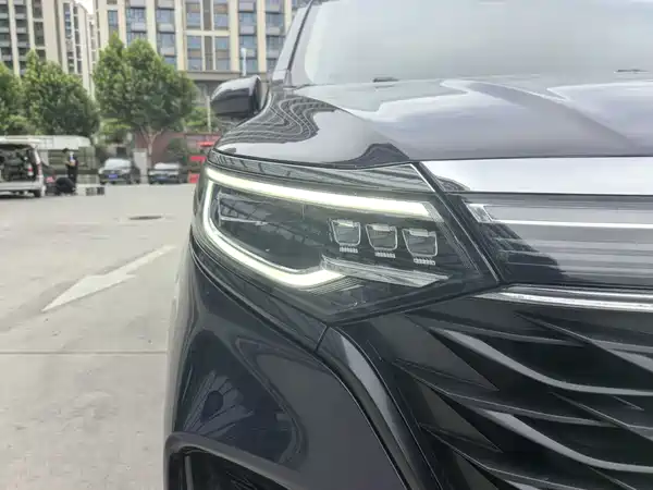 Roewe iMAX8 2022