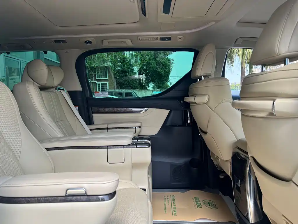 Toyota Vellfire 2020 — фото 15