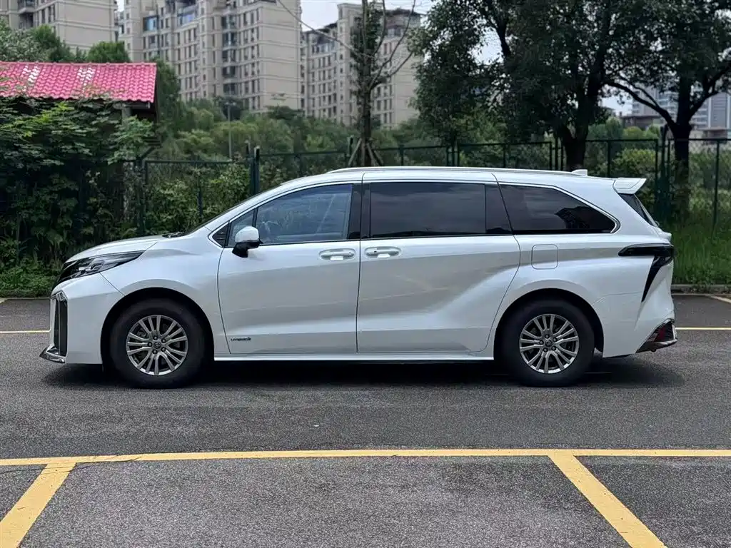 Toyota Sienna 2023