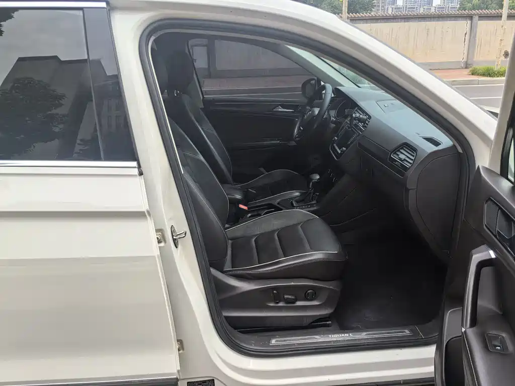 Volkswagen Tiguan L 2018 — фото 16