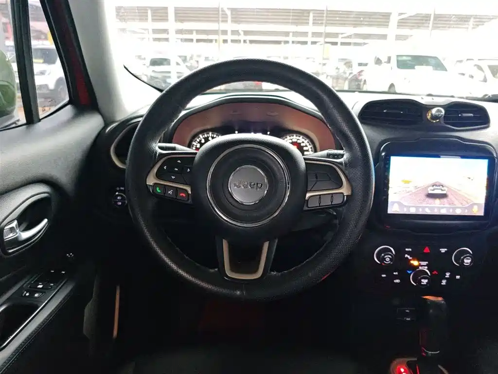 Jeep Renegade 2018 — фото 7