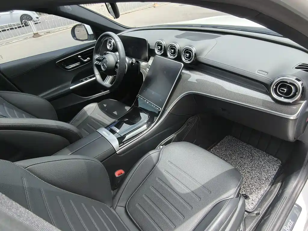 Mercedes-Benz C-Class 2023 — фото 17