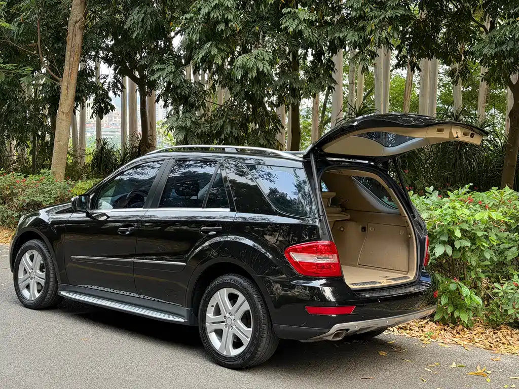 Mercedes-Benz M-Class 2010 — фото 15