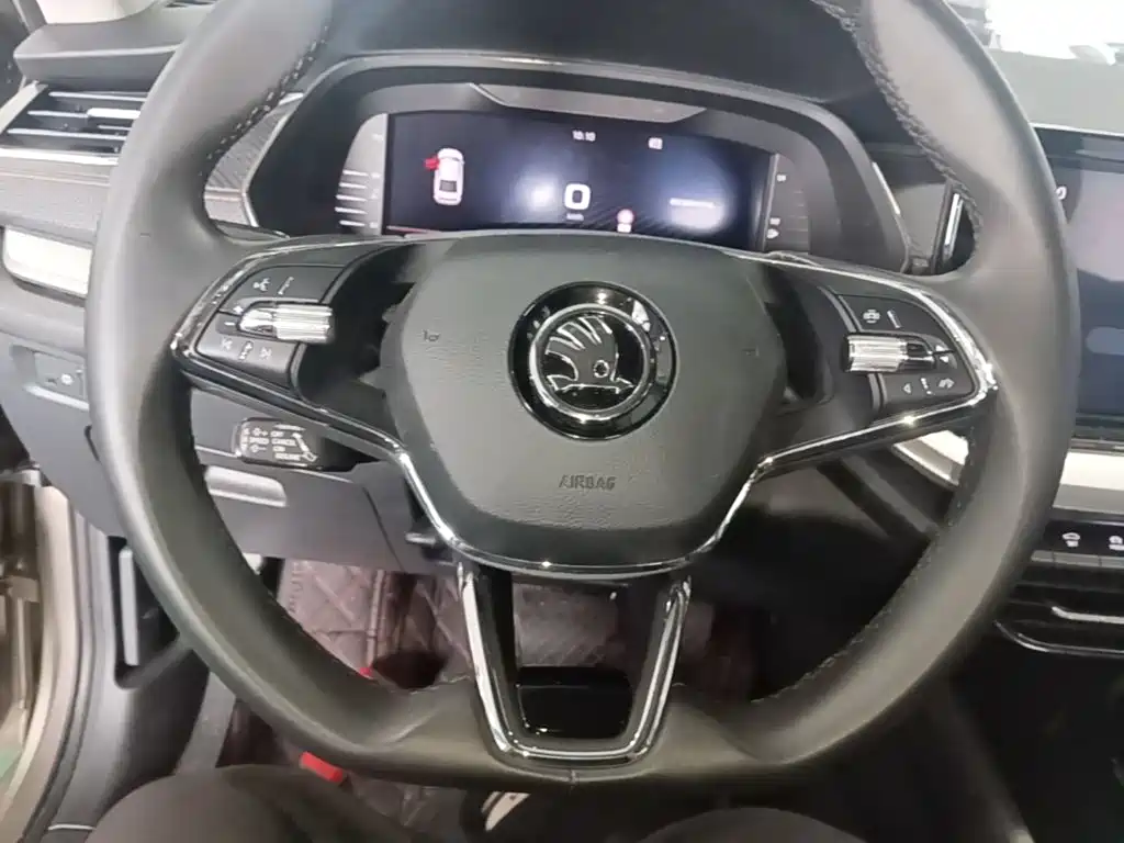 Skoda Octavia 2021 — фото 11